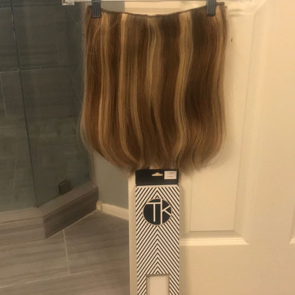 Halo hair extension dark blonde